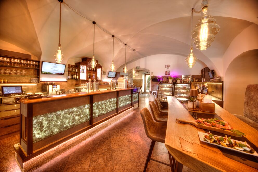 Das Restaurant und die Bar Benediktus von Innen im Schlosshotel Mondsee im Salzkmmergut